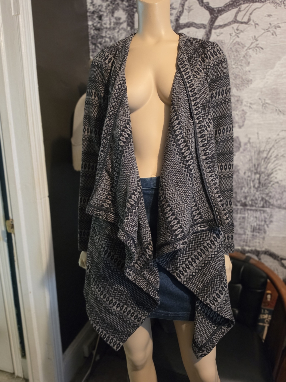 Jack by BB Dakota Black & Gray Geometric Cascade Open-Front Cardigan Jacket